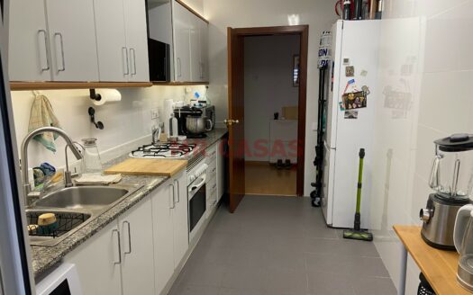 AMPLIO PISO DE 4 HABITACIONES