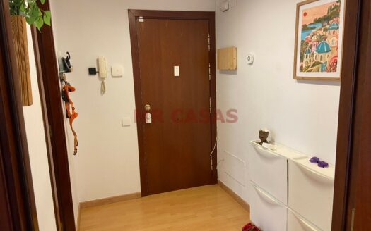 AMPLIO PISO DE 4 HABITACIONES