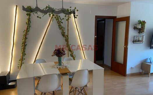 AMPLIO PISO DE 4 HABITACIONES