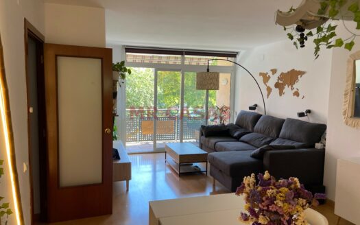 AMPLIO PISO DE 4 HABITACIONES