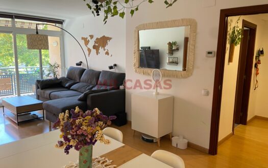 AMPLIO PISO DE 4 HABITACIONES