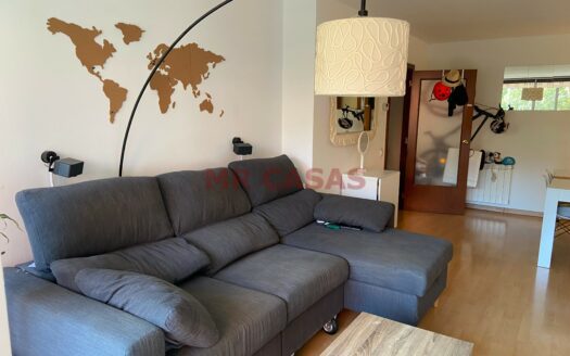 AMPLIO PISO DE 4 HABITACIONES