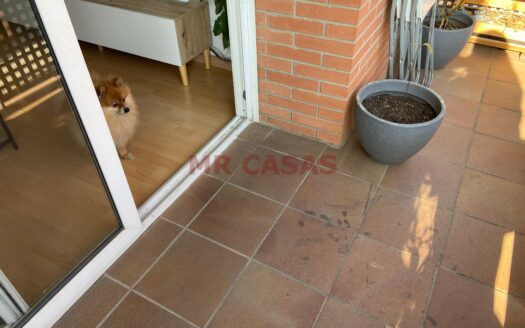 AMPLIO PISO DE 4 HABITACIONES