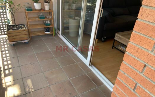 AMPLIO PISO DE 4 HABITACIONES
