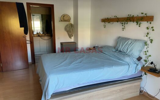 AMPLIO PISO DE 4 HABITACIONES
