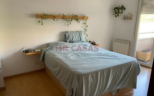 AMPLIO PISO DE 4 HABITACIONES