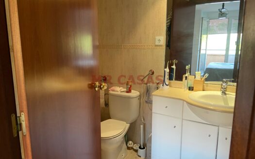 AMPLIO PISO DE 4 HABITACIONES