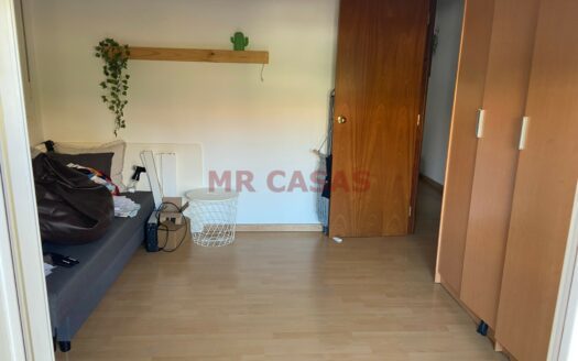 AMPLIO PISO DE 4 HABITACIONES