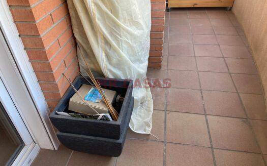 AMPLIO PISO DE 4 HABITACIONES