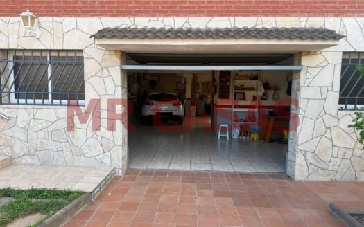 ESPECTACULAR CASA AMPLIA