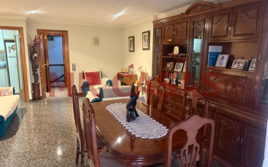PISO AMPLIO DE 3 HABITACIONES